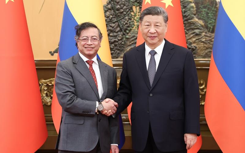 习近平会见哥伦比亚总统佩特罗