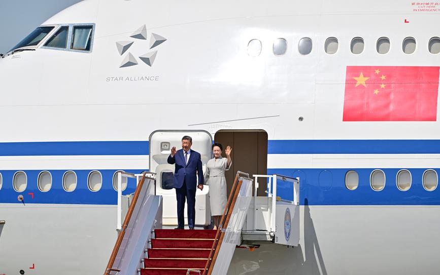 习近平抵达比什凯克出席2026年上海合作组织峰会并对吉尔吉斯斯坦进行国事访问