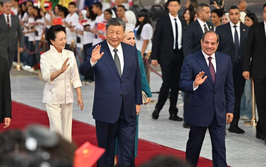 习近平抵达开罗对埃及进行国事访问